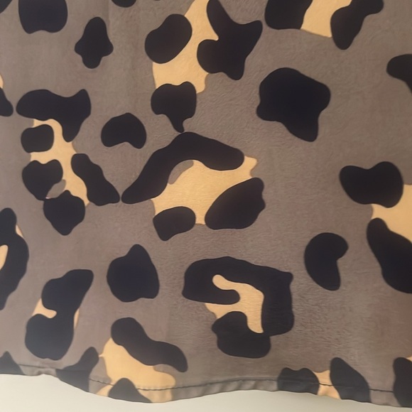 Leopard Print Sleeveless Top - Picture 5 of 7